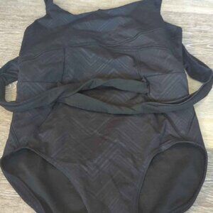 Lululemon Ivivva Girls Size 14 One Piece Cross Back Swim Suit Black